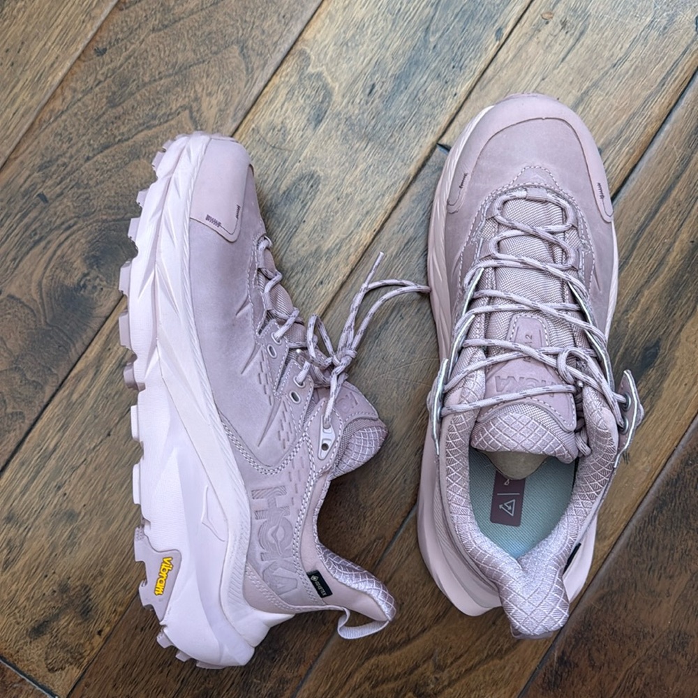 Hoka Kaha2 - size women’s 9.5